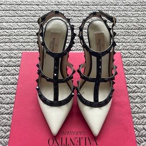 Valentino rockstud pumps, ivory with black trim + studs🖤